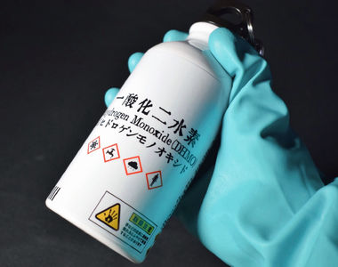 《只寫著事實的水壺》看起來超危險的一氧化二氫專用容器，裝著你不喝會死的化學物質ｗ