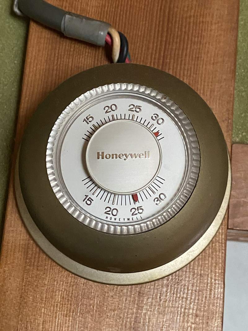 圖片16 阿嬤家驚見《40年前的冷氣遙控器》看起來超厲害的金字塔造型原來是當時的流行!? | 宅宅新聞
