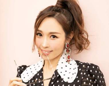 愛内里菜重新演唱《戀愛是冒險、驚喜、恐懼》主題歌，39歲的她超美聲音依舊爆炸好聽