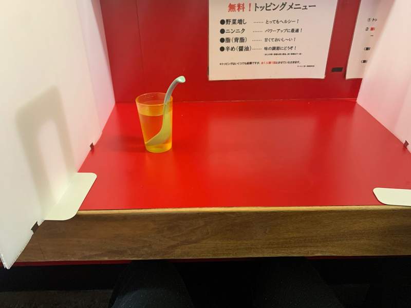 圖片4 一蘭化?《日本拉麵店的防疫對策》原來那讓你專心吃麵的座位才是防疫先驅(誤) | 宅宅新聞