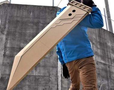 達人手做《最終幻想7破壞大劍》紙箱版大劍又帥又好拿，這才是真實用(拇指)