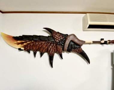 【神】日本猛者製作《魔物獵人火龍大劍》身為一位成功的獵人家中的擺飾當然是...大劍