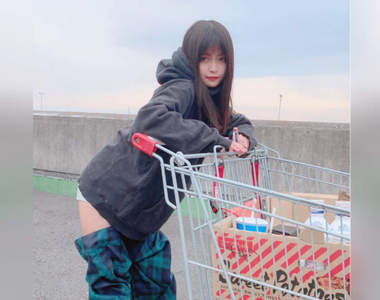 日本正妹穿了《像褲子脫一半的時尚長靴》去趟好市多還以為看到難得一見的福利^^