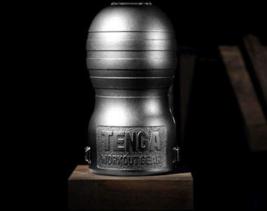 天才的發想《TENGA訓練用啞鈴》裝載飛機杯讓你邊尻邊練你的二頭肌