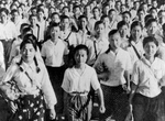 《76年後自己騙自己》老牌報社分享二戰照片出糗 驚覺竟是公司前輩造假的宣傳照 《76年後自己騙自己》老牌報社分享二戰照片出糗 驚覺竟是公司前輩造假的宣傳照