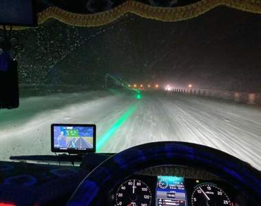 大雪也不怕《帶狀路燈》視線不良的路況下也能清楚為駕駛導向的路燈引發話題