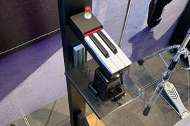 不需用手碰觸《鋼琴造型消毒站》YAMAHA樂器公司特有的防疫裝置引發話題♫