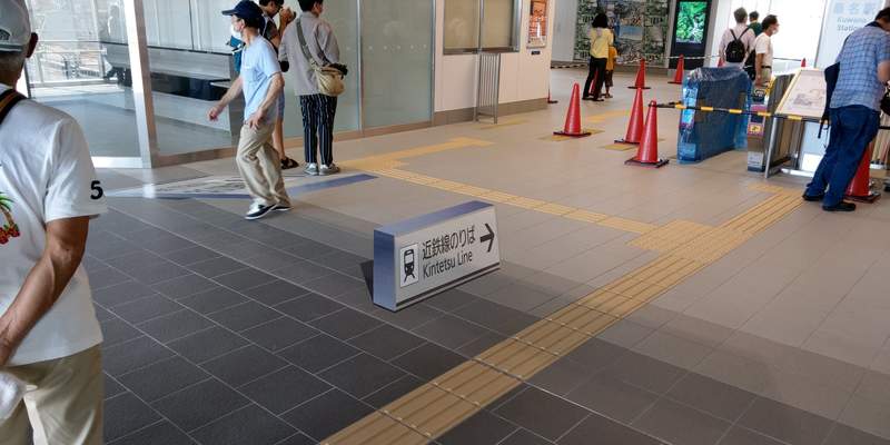 圖片8 車站驚見《錯視畫乘車指示》看似阻礙通行的立體標示原來是錯視藝術... | 宅宅新聞