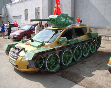 戰鬥民族日常《俄羅斯版痛車》將房車魔改成戰車這樣上路才會兇