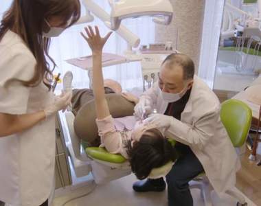 《看牙醫的爆笑體驗》牙醫常說的「會痛請舉手」，實際舉手的結果完全預料外ww