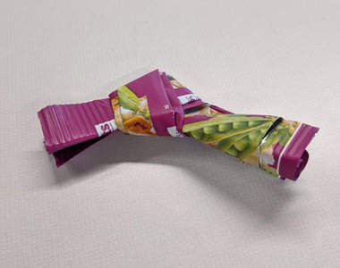 推特熱議《包裝袋垃圾打結問題》吃完的外包裝會打結是日本人特有的習慣？