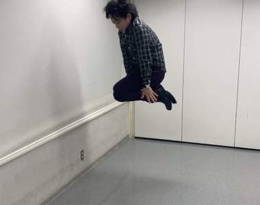 推特突然開始的《松陰寺P圖大賽》諧星飄浮空中的搞笑瞬間意外成為熱門PS素材...