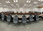 《日本政府推行數位化》網友吐槽官員還在用原始紙筆 數位化本部第一次開會就炎上 《日本政府推行數位化》網友吐槽官員還在用原始紙筆 數位化本部第一次開會就炎上