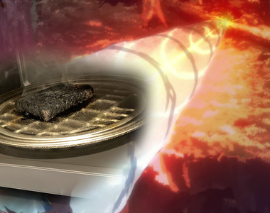 《聲優富田美憂》沒睡醒將吐司烘成木炭 網友笑稱是上升負荷或被火葬砲炸過