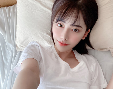 《AV女優深田えいみ》正妹教師可以教你任何事？曬曬性感照慘淪為惡搞提問大賽