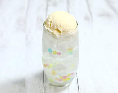 甜滋滋《夢幻冰淇淋汽水》加了金平糖色彩繽紛的樣子真可愛❤