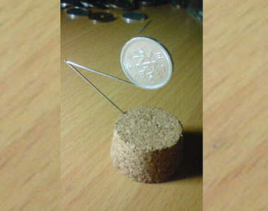 推特平衡王《把硬幣停在針頭上》超高難度疊幣神技想學也學不來