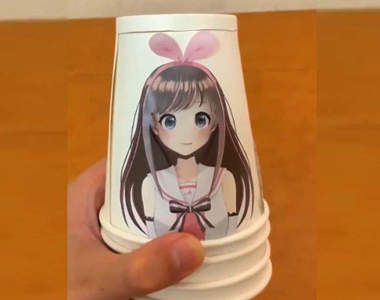 紙杯藝術創作達人《虛擬實況主絆愛》最新作品紙杯動畫女孩模樣超生動