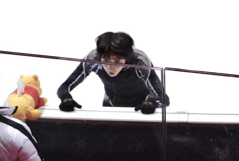 圖片16 《羽生結弦的失敗照大賽》Yuzu場上的精彩演技,粉絲場邊捕捉卻拍到這樣ww | 宅宅新聞