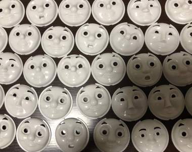 超絕詭異《湯瑪士火車糖蓋》心理陰影的面積不斷增加中...