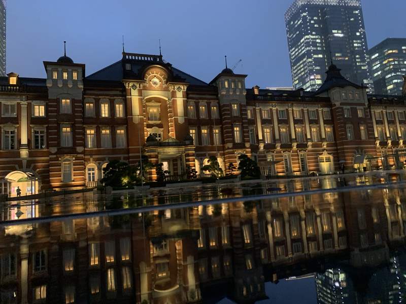 圖片15 絕美《雨天的東京車站》淋濕的路面倒映出滿富歷史風味的紅磚建築之美 | 宅宅新聞