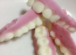 日本牙醫診所的情人節《齒模巧克力》給奶奶看到會不會誤認為假牙 日本牙醫診所的情人節《齒模巧克力》給奶奶看到會不會誤認為假牙
