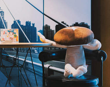 療癒小物《香菇人形抱枕》可像親兒子一樣帶出門不爽甚至可以揍兩拳(誤)