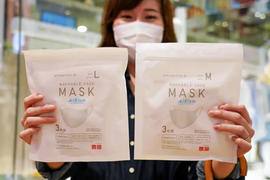 《UNIQLO AIRism涼感口罩》日本民眾開店前大排長龍 瘋搶口罩群聚簡直是本末倒置？