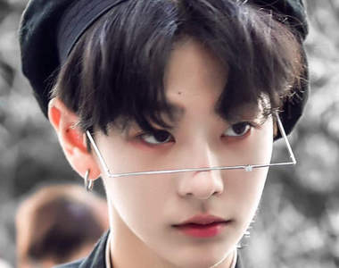 推民疑問《看起來像鏡框的棒子》乍看像眼鏡又只有一半的飾品引發推理論戰...