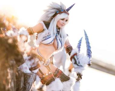 外國coser性感詮釋《魔物獵人爆乳麒麟》昔日的真人版電鋸甜心威力不減當年啊