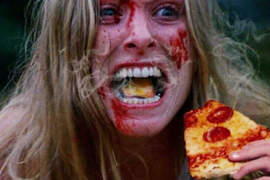 網友惡搞《把恐怖電影尖叫的人P成吃披薩》驚悚的畫面瞬間變成了...好吃？