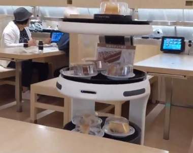 《藏壽司》店內出現機器人的甜點販賣 肺炎疫情之下送餐機器人更為活躍
