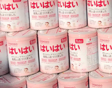 養小孩真花錢《雙胞胎1年份的奶粉量》媽媽曬1年下來喝完的奶粉罐引發推特瘋傳...