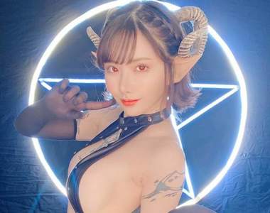 社群網站話題製造機《深田詠美》最新〝魅魔〞作品半夜出現在你夢中榨乾你