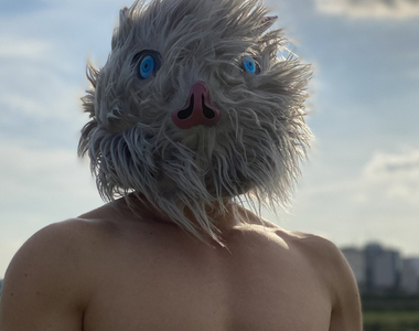 《鬼滅之刃嘴平伊之助》獵人警告不要在山裡COSPLAY 山豬頭罩可能會害你中槍?