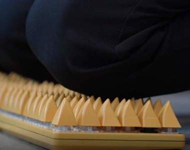 用來跪的鍵盤《榴槤鍵盤》算盤可以安心退伍了，後面有個更殘忍的刑具推出惹XD