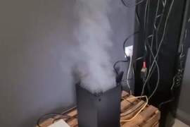 遊戲主機變成香氛機《Xbox Series X 的二檔狀態》這個煙霧繚繞的樣子是改圖嗎? 遊戲主機變成香氛機《Xbox Series X 的二檔狀態》這個煙霧繚繞的樣子是改圖嗎?