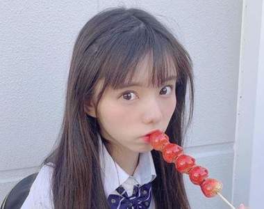 聽說日本女高中生很愛《冰糖草莓》粒粒分明放在嘴邊看起來好像...很好吃XD