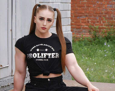 俄羅斯肌肉美女《Julia Vins》畫面就像妹子穿著由筋肉打造的鎧甲一樣