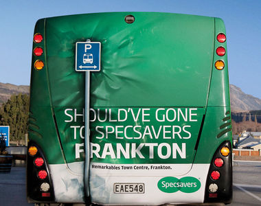 《國外趣味公車廣告》會不會太搞笑看到傻眼,結果讓公車跑掉呢XD