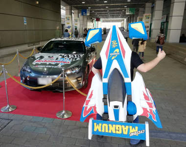 《喜歡四驅車就把自身化為四驅車》熱情粉絲DIY製作的迷你四驅cosplay