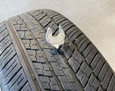 《讓修車廠員工傻眼的各種畫面》輪胎上插著板手這種事真的會發生啊