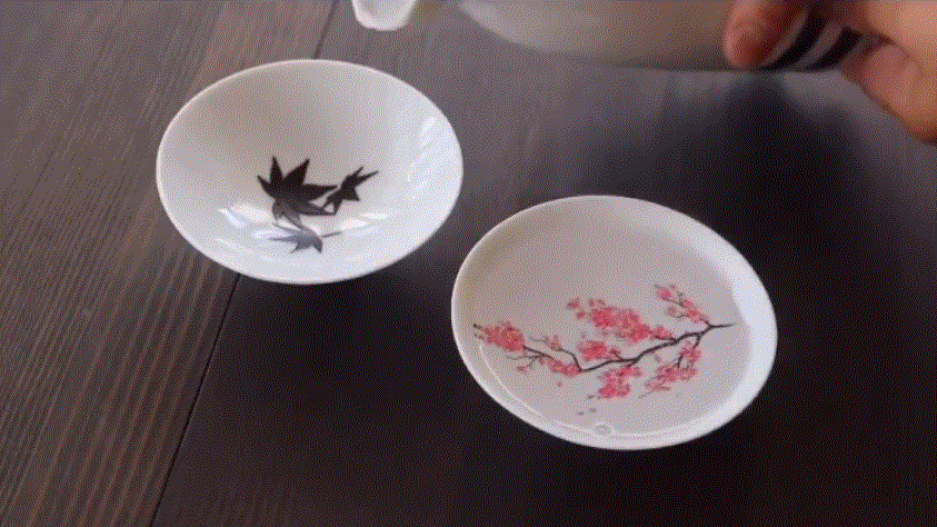 圖片4 絕美《冷感櫻杯》冷酒倒入瞬間枯木綻放櫻花,對溫度反應的酒杯引發推特瘋傳... | 宅宅新聞