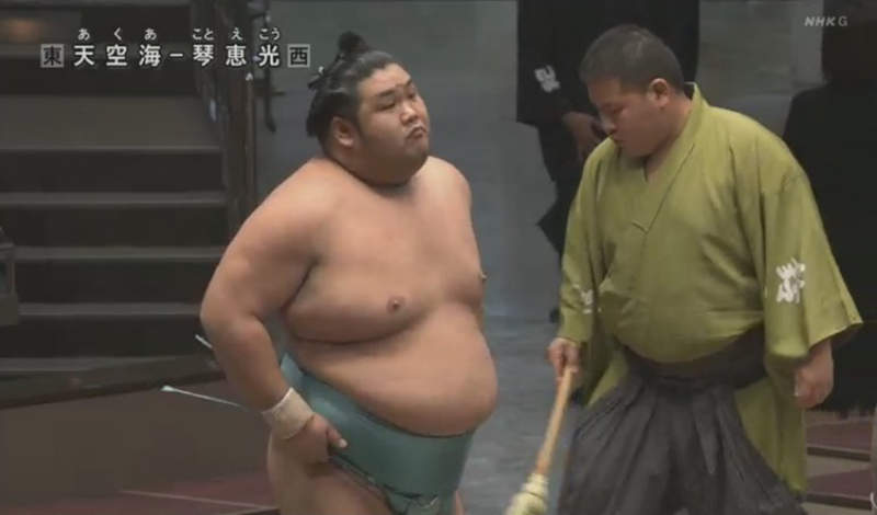 砂石車追撞相撲力士 被撞之後反而戰績變好了防禦力太高不能轉生異世界