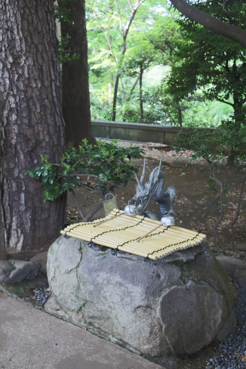 日本神社的新冠病毒對策 參拜前洗手漱口的手水舍也改用防疫式樣