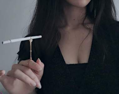 推特話題《煙托戒指》避免菸味沾染指尖的設計，推民吐槽「抽菸臭的不只有指尖好嗎...」