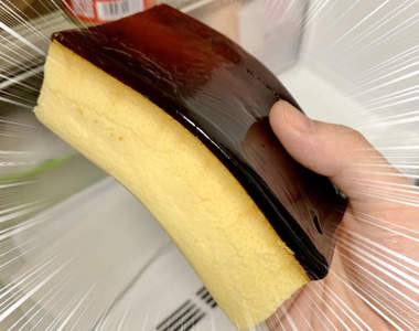 推特話題《硬布丁》可以一手抓起的布丁,差點以為這是塊大了點的洗碗海綿ww