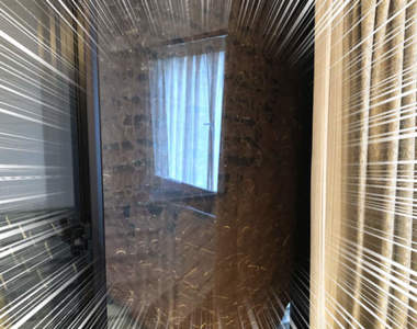 【閱覽注意】《窗邊突現巨大蜂巢》打開窗簾驚見超恐怖光景，嚇得推民上網求救... 