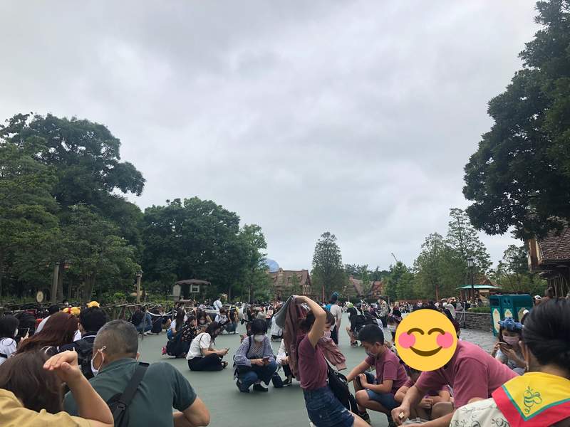 圖片4 《迪士尼樂園遊行中遇地震速報》緊急情況下迪士尼角色們的神對應引發推特話題 | 宅宅新聞