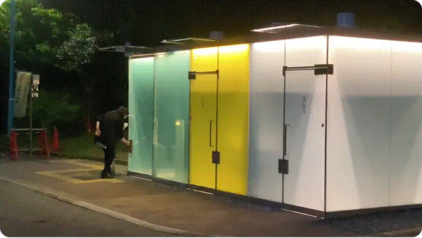 圖片4 讓人無法放心的《透明公廁》馬桶蹲到一半系統故障變回全透明就悲劇了...ww | 宅宅新聞